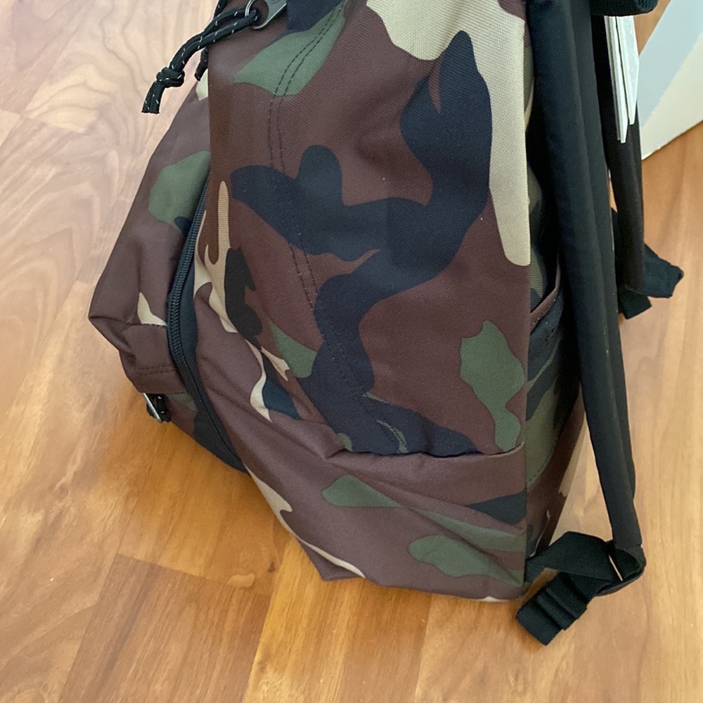 Eastpak Camo Padded Travell’r Backpack - Picture 9 of 11